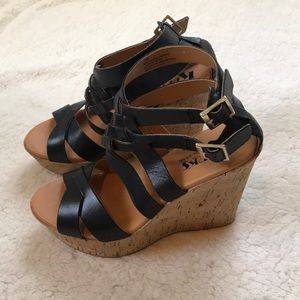 Korks wedges- upper Leather material